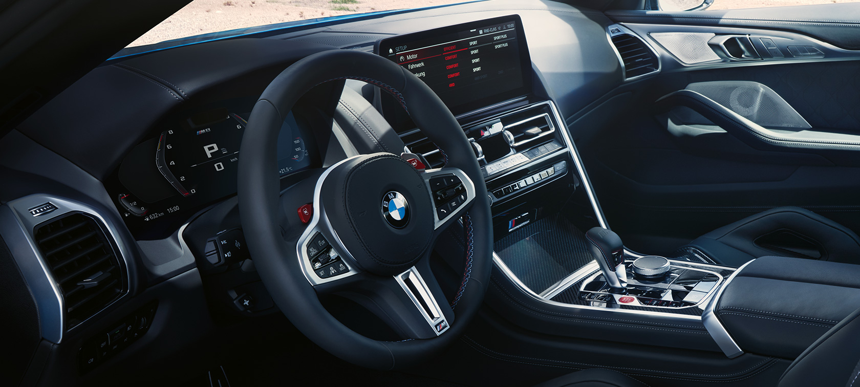 М кожен волан BMW M8 Competition Купе F92 LCI фейслифт 2022 кокпит BMW M8 Competition Купе F92 LCI фейслифт 2022 кокпит Контролен дисплей М кожен волан
