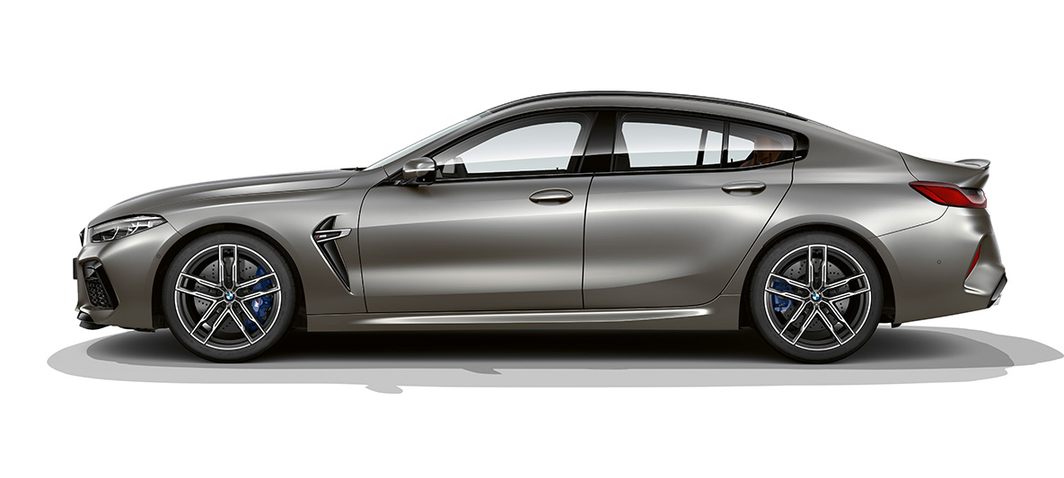 BMW M8 Гран Купе, изглед отстрани BMW M8 Гран Купе F93 2020 BMW Individual Frozen Dark Silver, изглед отстрани