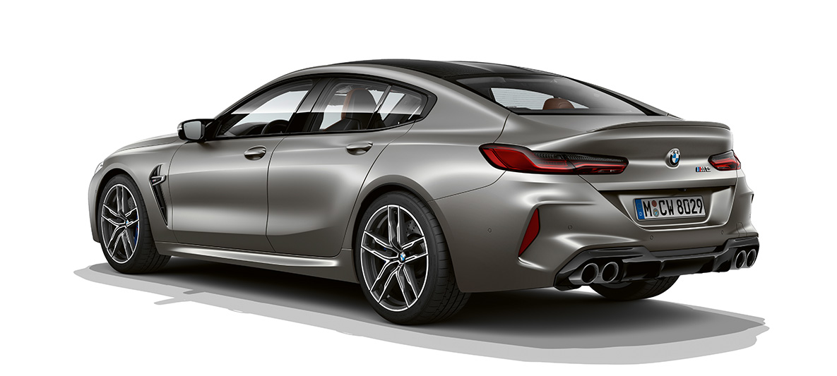 BMW M8 Гран Купе, три четвърти изглед отзад BMW M8 Гран Купе F93 2020 BMW Individual Frozen Dark Silver, три четвърти изглед отзад