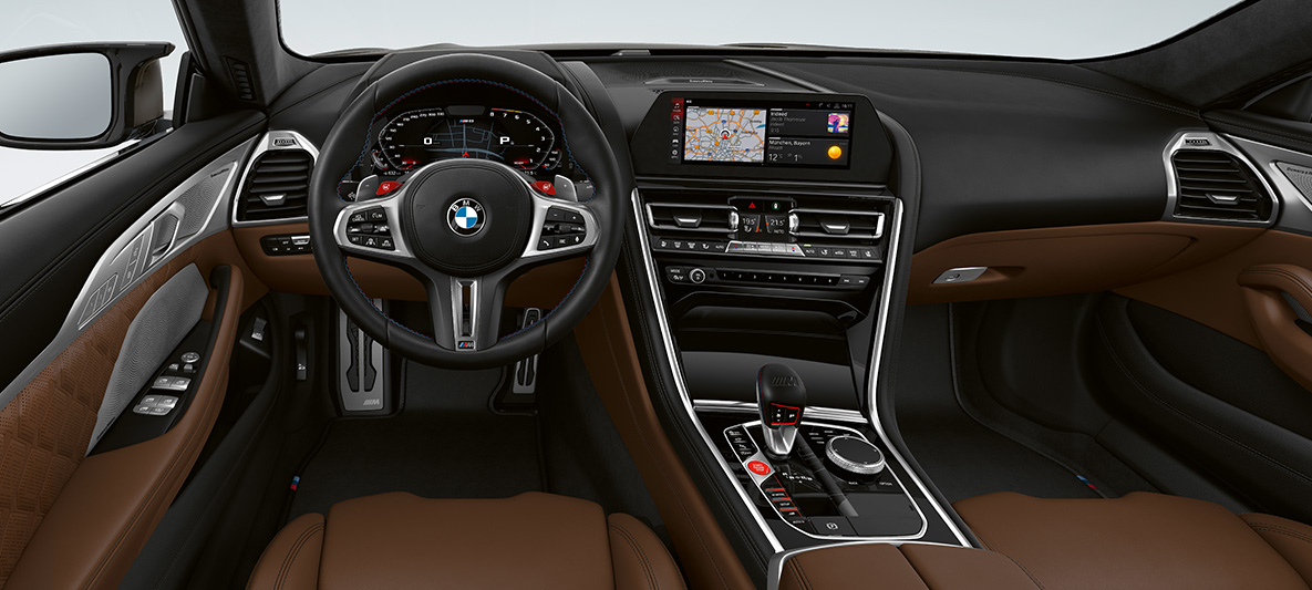 Кокпит BMW M8 Гран Купе Кокпит BMW M8 Гран Купе F93 2020 интериор