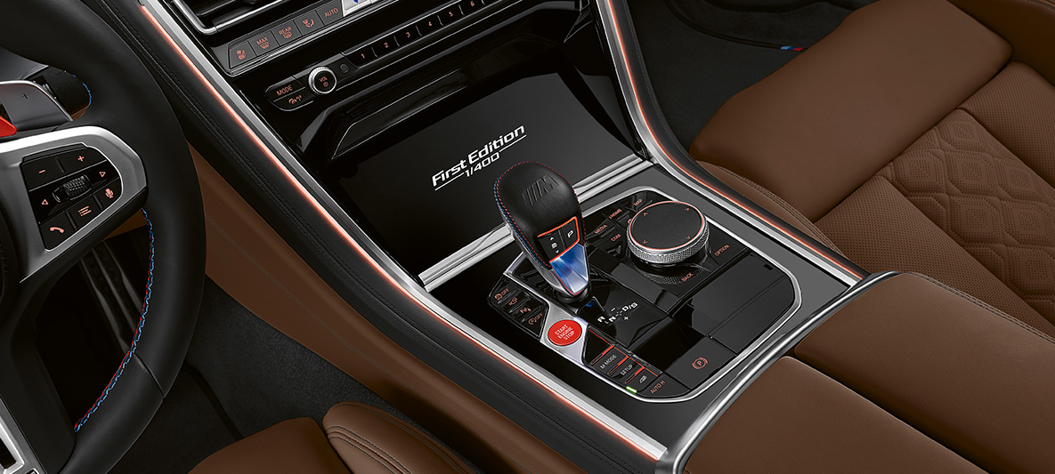 Надпис “First Edition” BMW M8 Гран Купе First Edition Надпис “First Edition” BMW M8 Гран Купе First Edition F93 2020 BMW Individual Aurora Diamond Green metallic, интериор