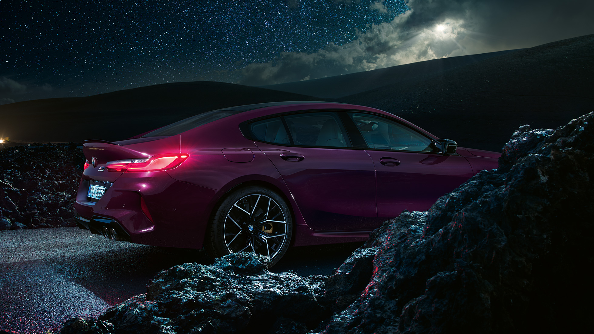 BMW M8 Competition Гран Купе, изглед отстрани BMW M8 Competition Гран Купе F93 2020 BMW Individual Ametrine metallic, изглед отстрани