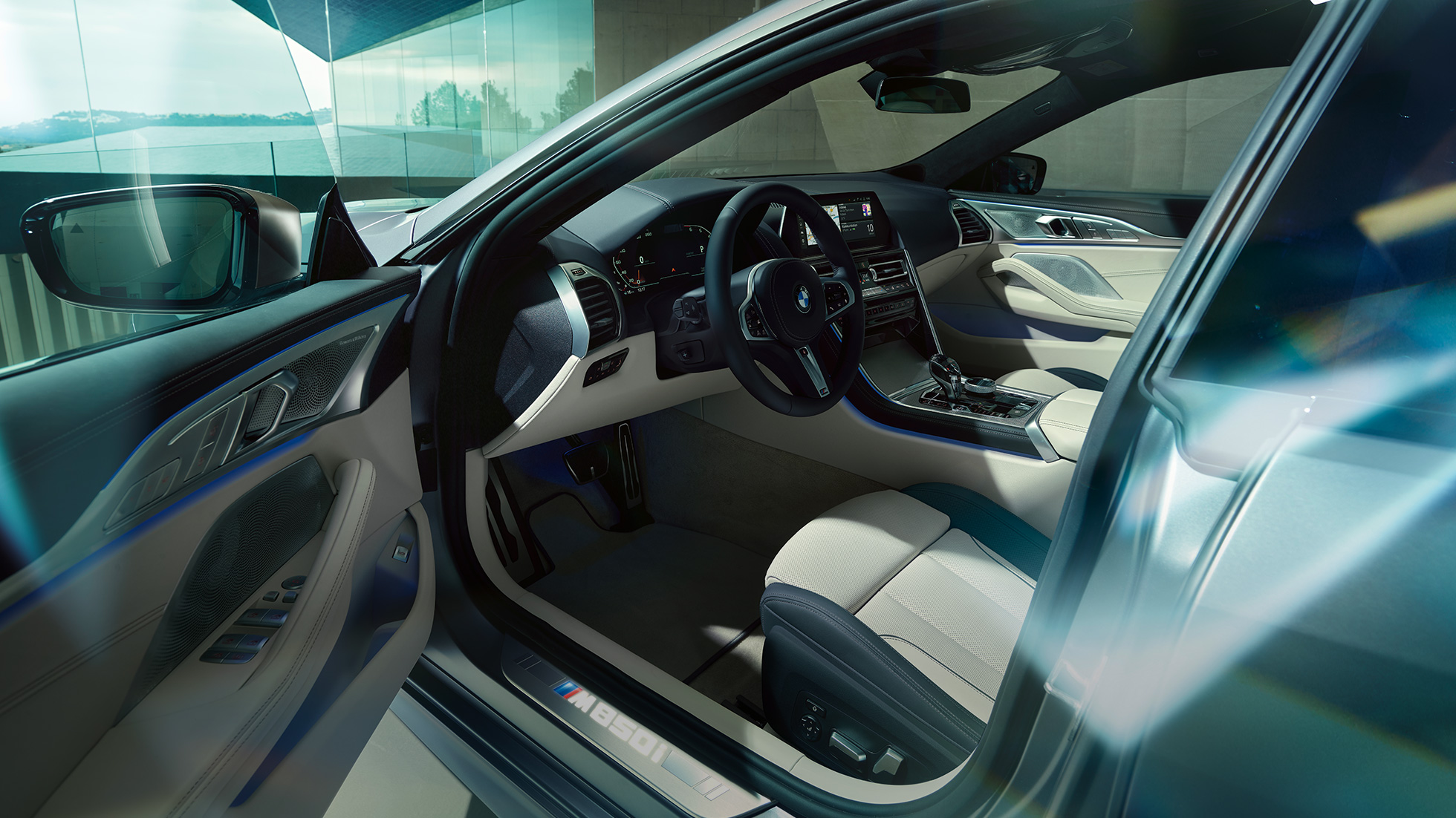 Кокпит на BMW M850i xDrive Гран Купе Кокпит на BMW M850i xDrive Гран Купе интериор G16 2019
