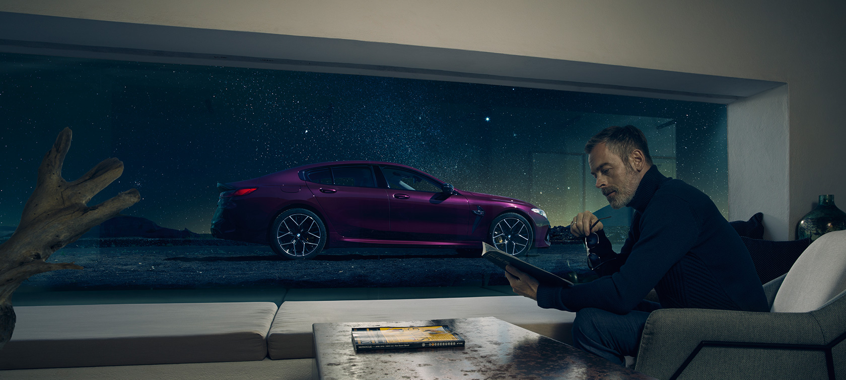 BMW M8 Competition Гран Купе, изглед отстрани през един от прозорците BMW M8 Competition Гран Купе F93 2020 BMW Individual Ametrine metallic, изглед отстрани през един от прозорците