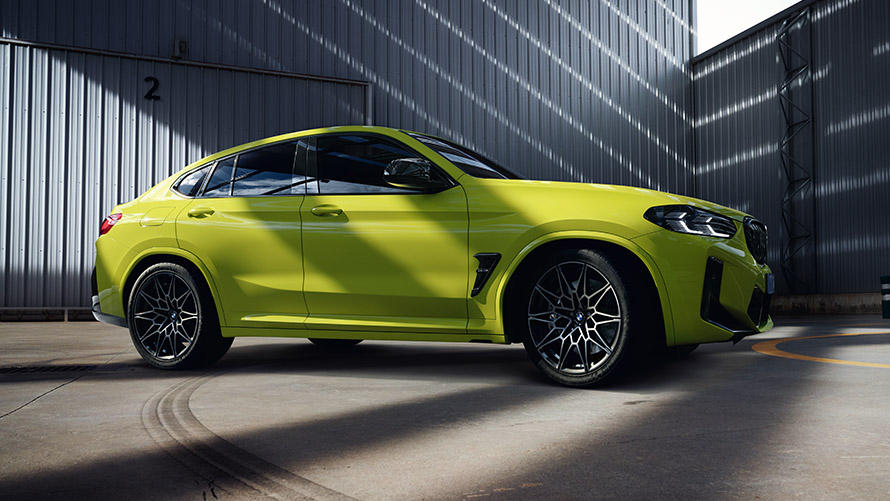 BMW X4 M F98 изглед отстрани в покой BMW M модели BMW X4 M F98 изглед отстрани в покой
