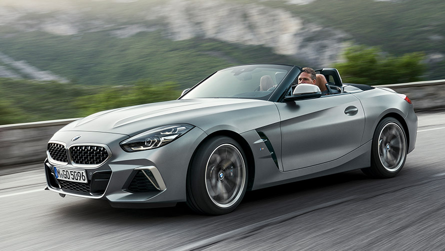 BMW Z4 M G29 три четвърти изглед отстрани в движение по пътя BMW M модели BMW Z4 M G29 три четвърти изглед отстрани в движение по пътя