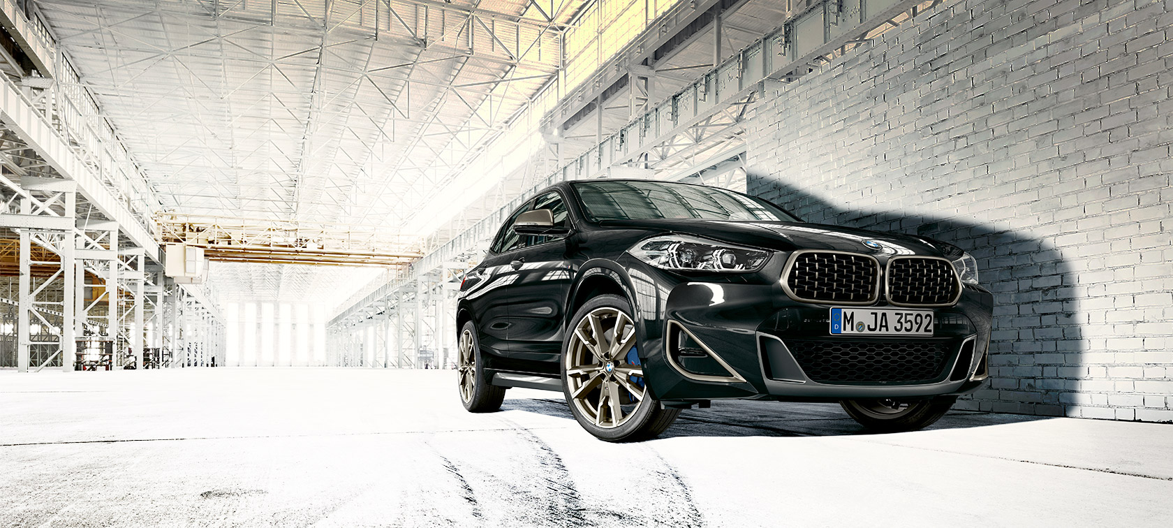 Ниска гледна точка BMW X2 M35i (F39) Black Sapphire Metallic