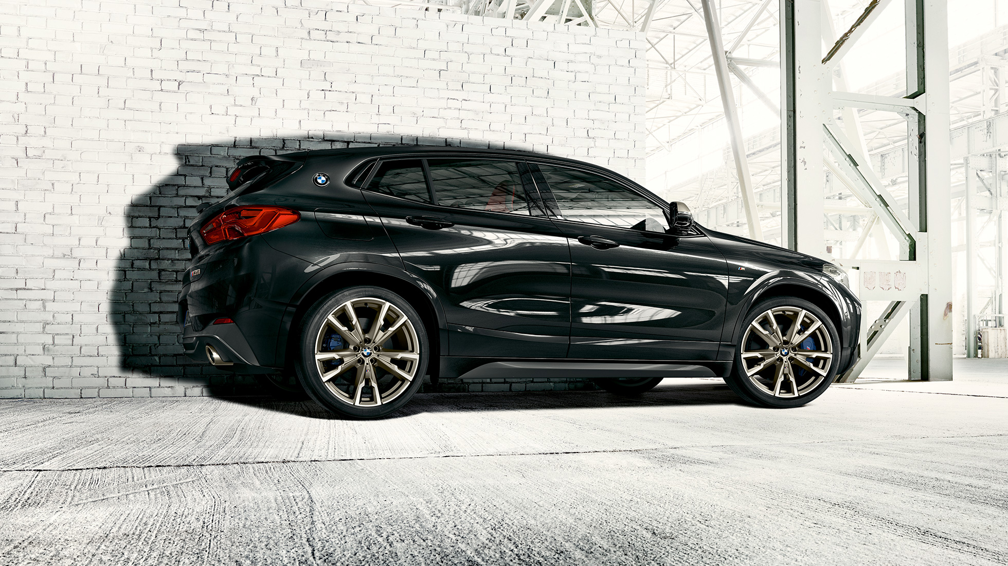 Екстериор BMW X2 M35i Екстериор BMW X2 M35i Sapphire Black metallic F39 2018 изглед отстрани