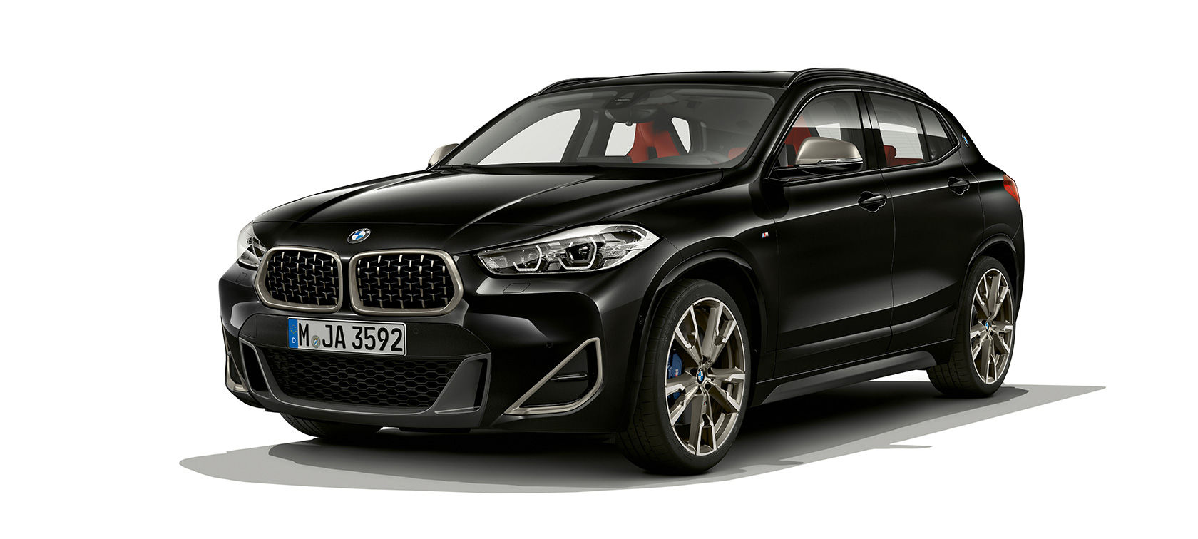 Три четвърти изглед отпред BMW X2 M35i F39 Три четвърти изглед отпред BMW X2 M35i 2018 F39 Sapphire Black metallic