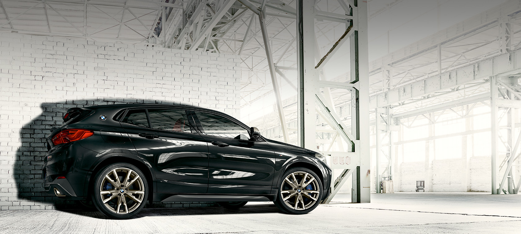 Корпуси на външните огледала BMW X2 M35i Изглед отстрани BMW X2 M35i Sapphire Black metallic F39