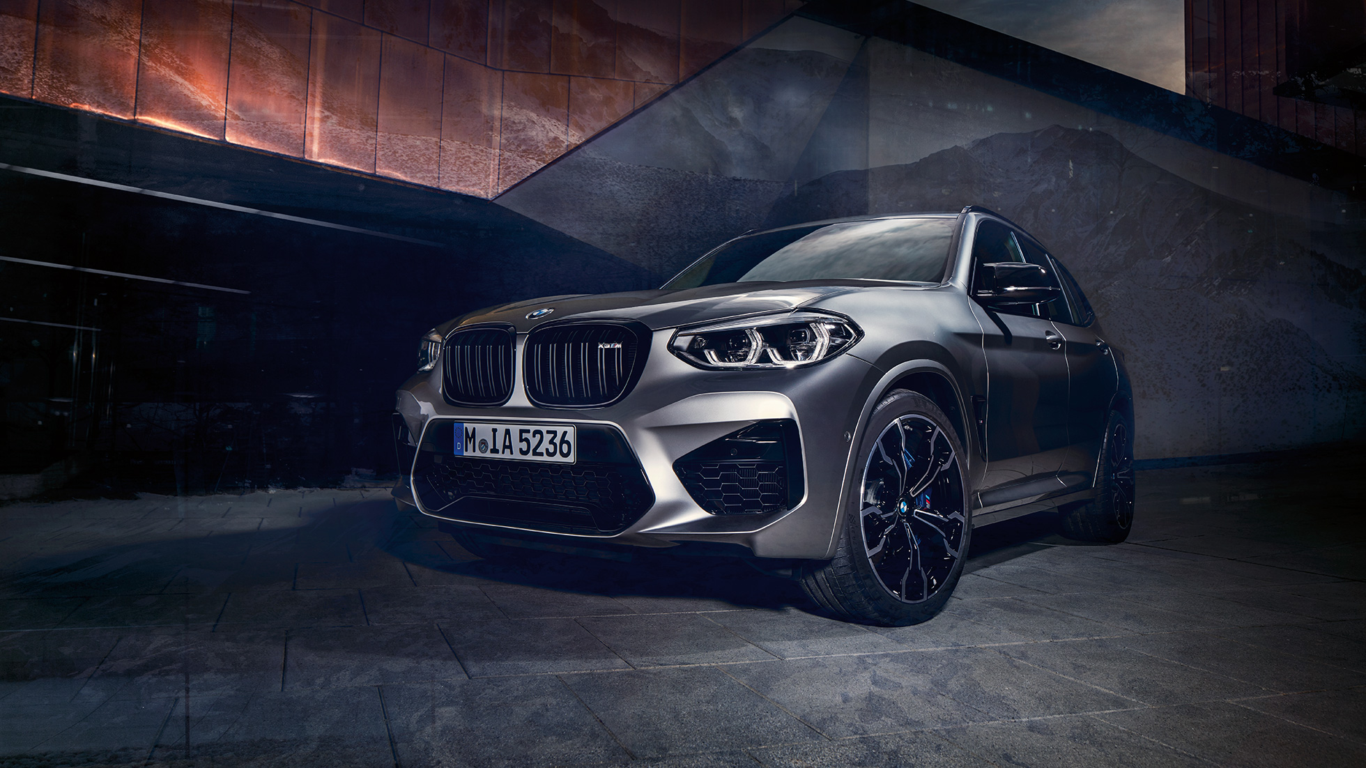 BMW X3 M Competition, три четвърти изглед отпред. BMW X3 M Competition в цвят Donington Grey metallic, екстериор, три четвърти изглед отпред.