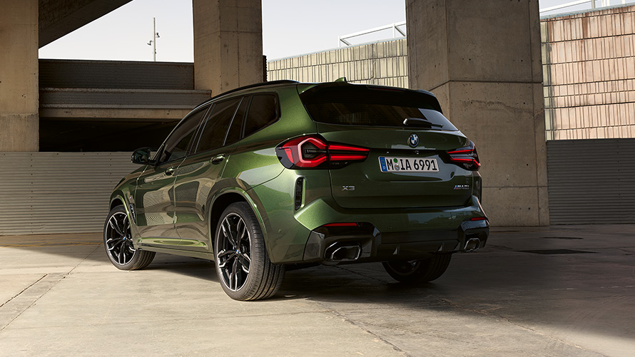 BMW X3 M40i G01 LCI Facelift 2021 Malachite Green metallic три четвърти изглед отзад в покой