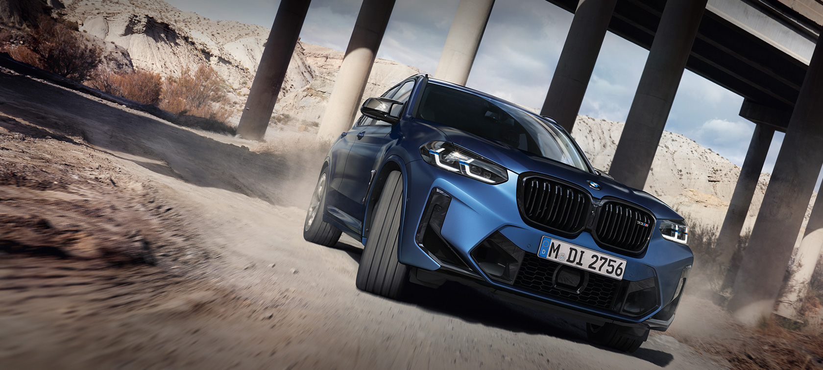 BMW X3 M Competition F97 LCI Facelift 2021 Frozen Marina Bay Blue metallic три четвърти изглед отпред в движение