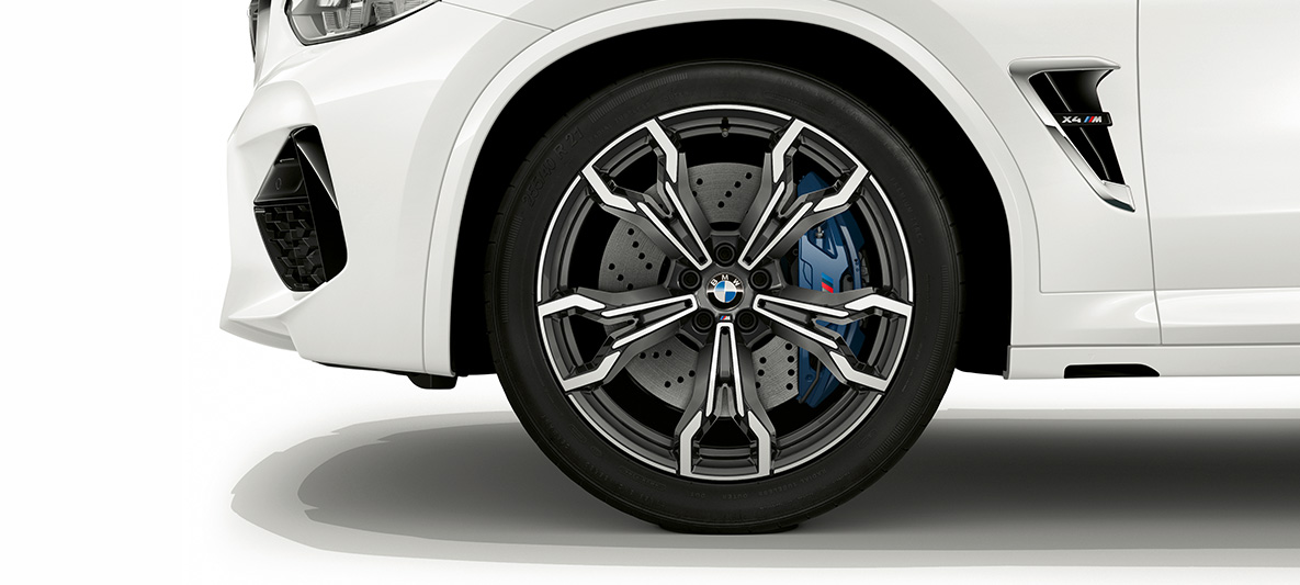 BMW X4 M, 21-инчови М алуминиеви джанти в цвят Orbit Grey BMW X4 M в цвят Alpine White, екстериор, 21-инчови М алуминиеви джанти в цвят Orbit Grey.