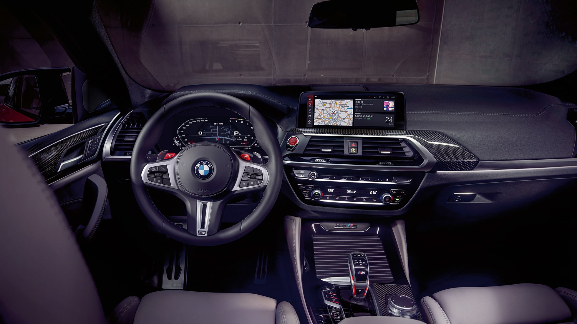 BMW X4 M Competition, ексклузивен кокпит. BMW X4 M Competition, интериор, ексклузивен кокпит с М спортни седалки и М кожен волан.