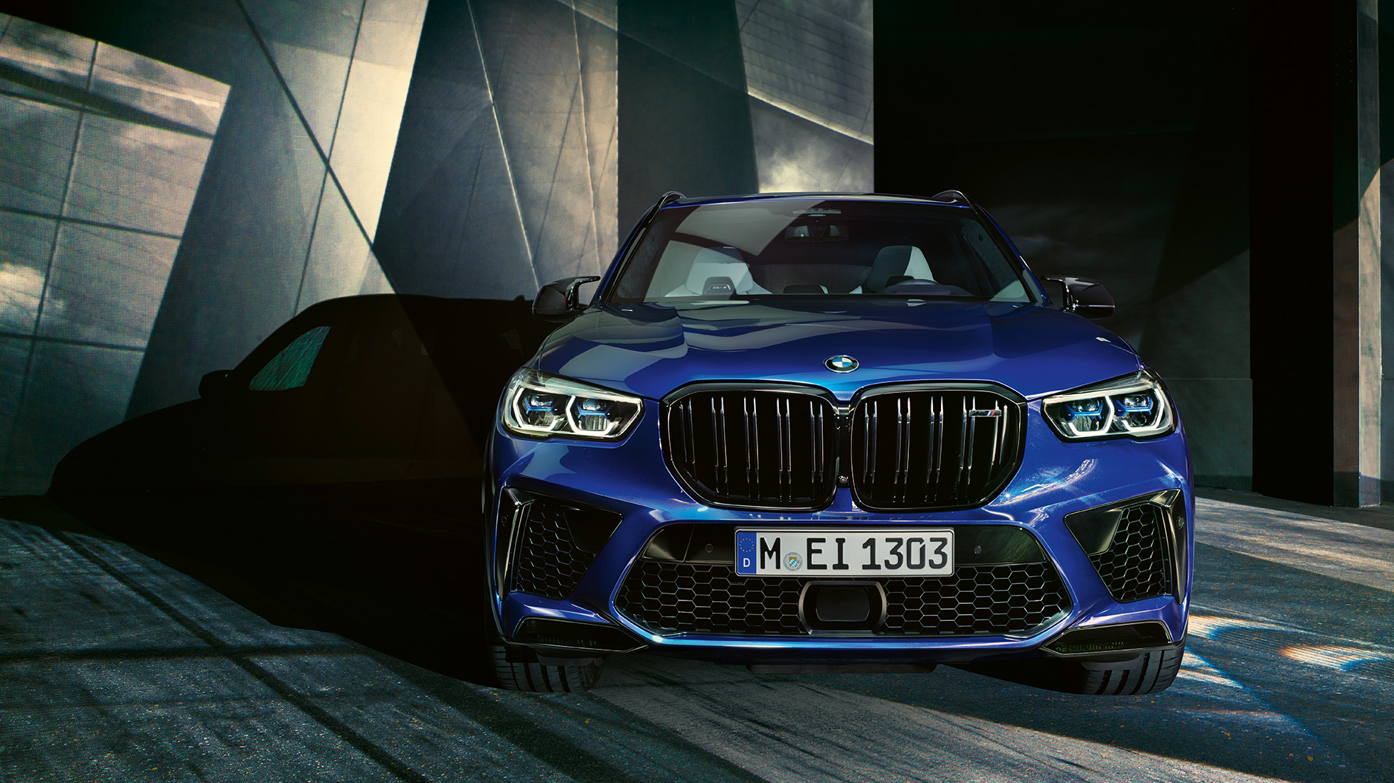 Външен дизайн BMW X5 M Competition Външен дизайн BMW X5 M Competition F95 2020 Marina Bay Blue metallic, изглед отпред