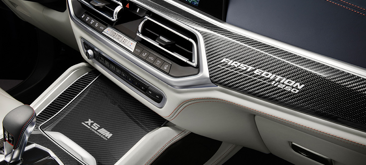 BMW X5 M First Edition F95 2020 интериорни лайстни 'Carbon Fibre' с надпис „First Edition“ BMW X5 M First Edition F95 2020 интериорни лайстни 'Carbon Fibre' с надпис „First Edition“