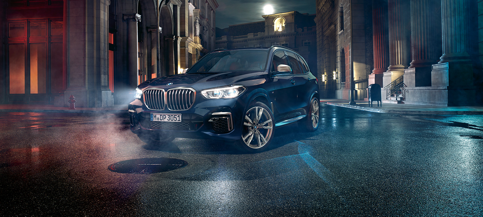 BMW X5 M50i и M50d три четвърти изглед отпред G05 BMW X5 M50i и M50d G05 2018 SUV Carbon Black metallic три четвърти изглед отпред