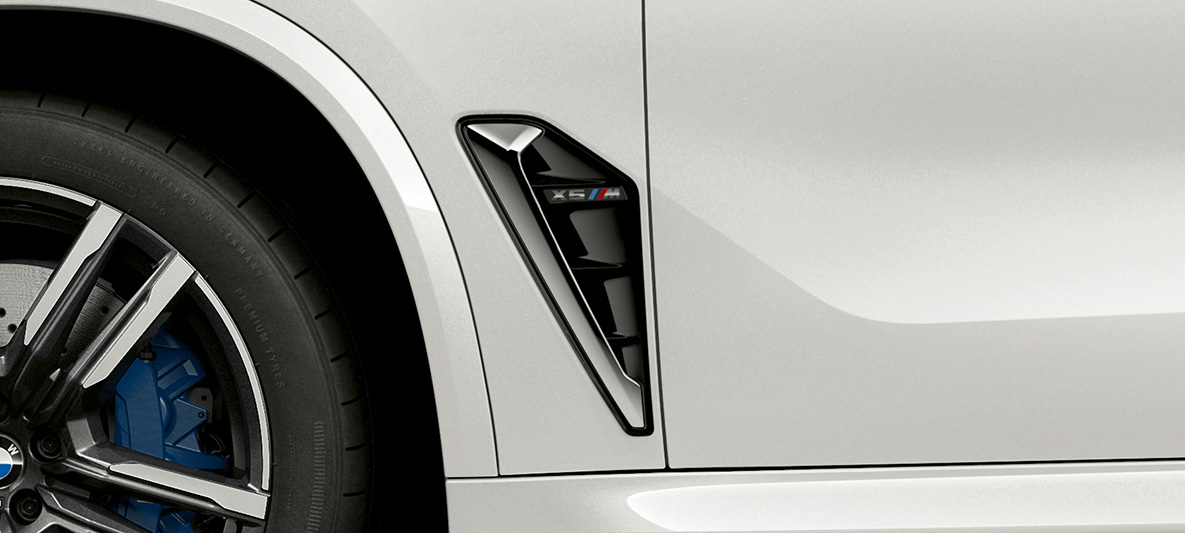 M хриле BMW X5 M F95 M хриле BMW X5 M Mineral White F95 2020 SUV снимка отблизо