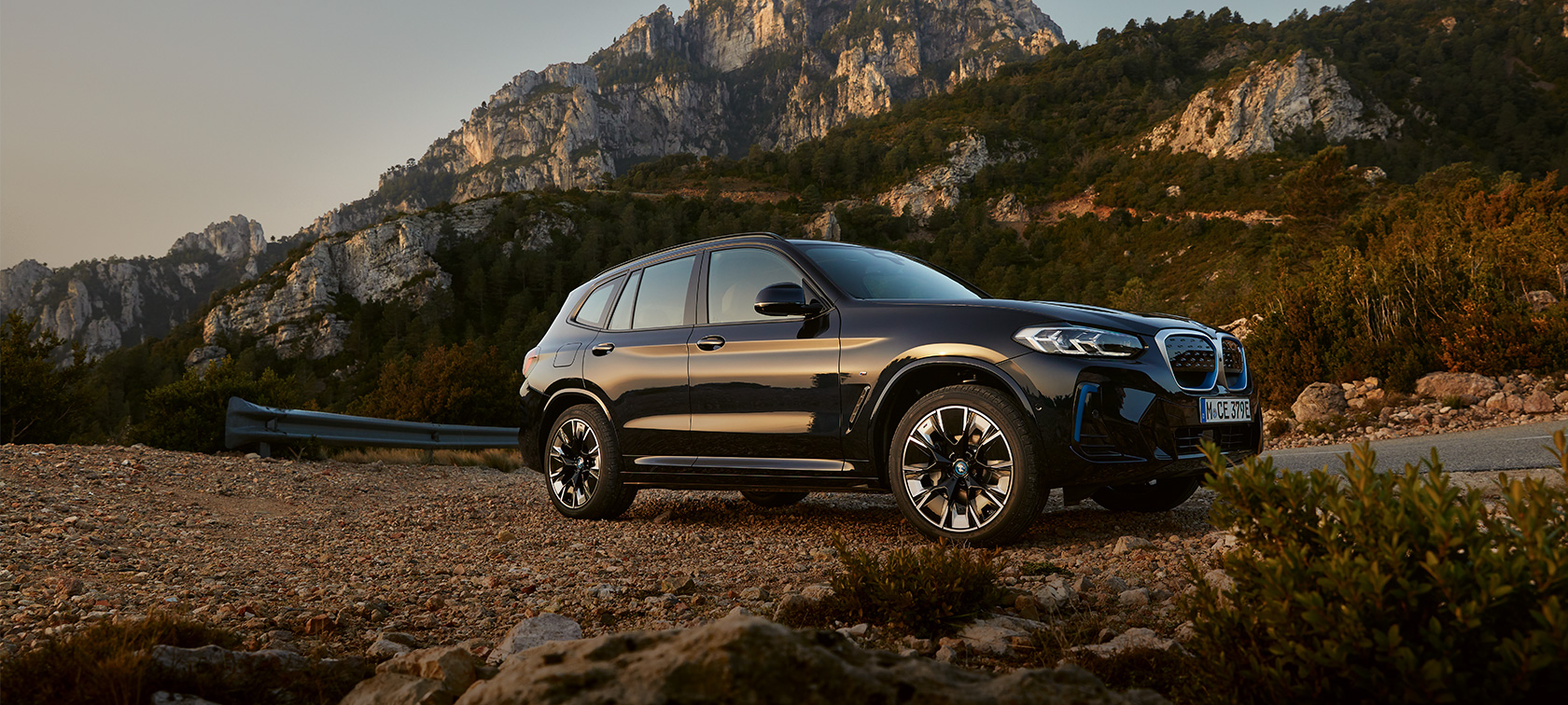 BMW iX3 G08 2021 M Carbon Black изглед отстрани