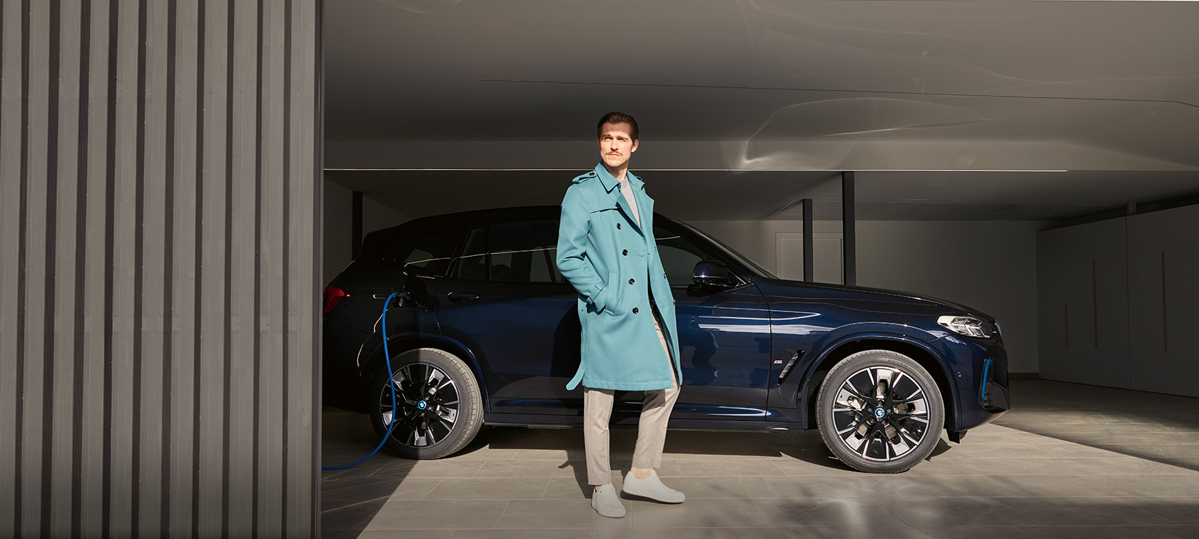 Изглед отстрани BMW iX3 G08 M Carbon Black BMW iX3 G08 2021 M Carbon Black изглед отстрани