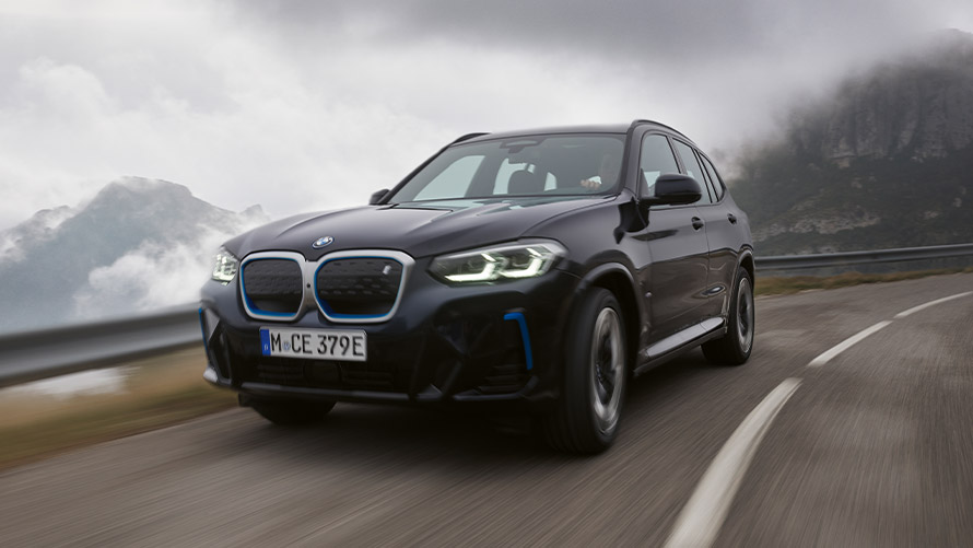 BMW iX3 G08 първо поколение три четвърти изглед отстрани в покой BMW X Модели BMW iX3 G08 първо поколение три четвърти изглед отстрани в покой