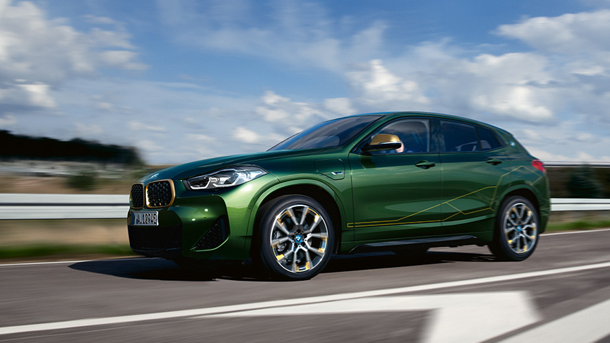 BMW X2 F39 първо поколение три четвърти изглед отпред на пътя BMW X Модели BMW X2 F39 първо поколение три четвърти изглед отпред на пътя