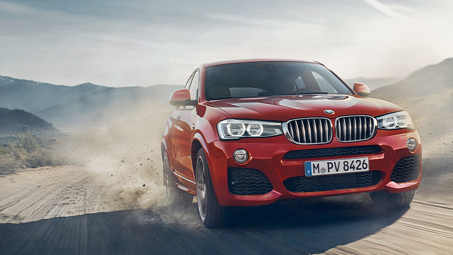 BMW X4 F26 първо поколение три четвърти изглед отпред в движение BMW X Модели BMW X4 F26 първо поколение три четвърти изглед отпред в движение