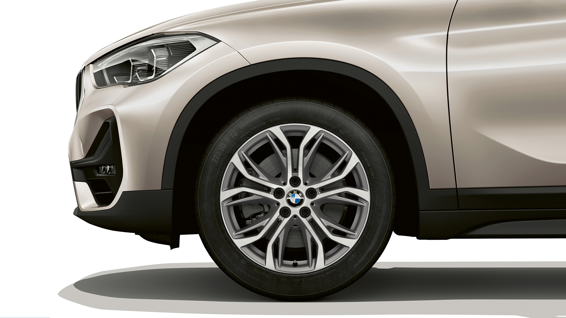 BMW X1, Модел Advantage, алуминиева джанта BMW X1, Модел Advantage, изглед отстрани със снимка отблизо на алуминиева джанта