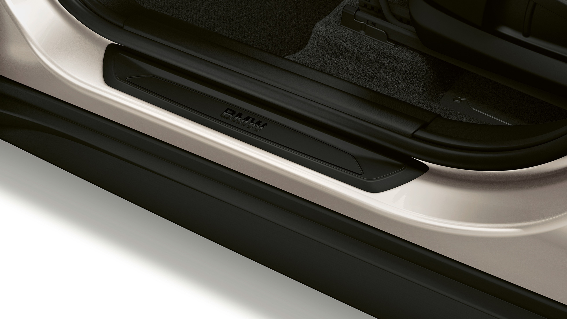 BMW X1, Модел Advantage, лайстна на прага BMW X1, Модел Advantage, изглед отстрани със снимка отблизо на лайстна на прага