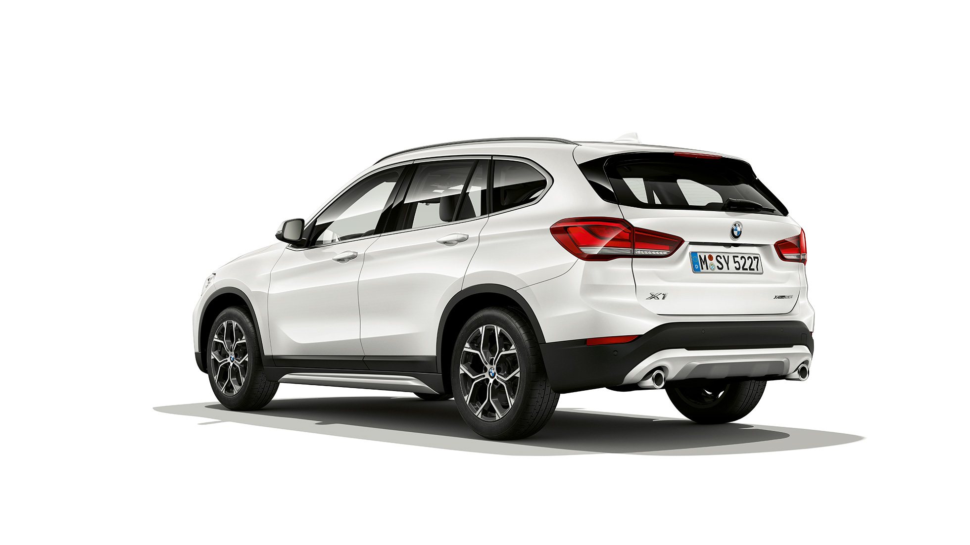 BMW X1, Модел xLine, три четвърти снимка отзад BMW X1, Модел xLine, три четвърти снимка отзад в студио
