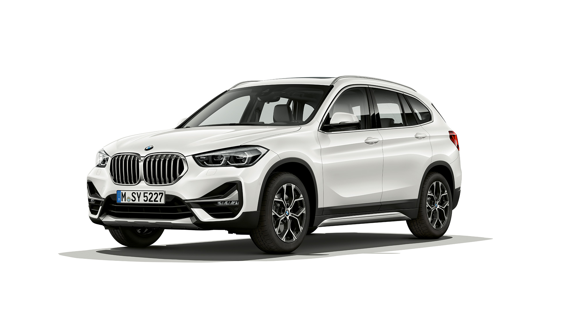 BMW X1, Модел xLine, три четвърти снимка отпред BMW X1, Модел xLine, три четвърти снимка отпред в студио