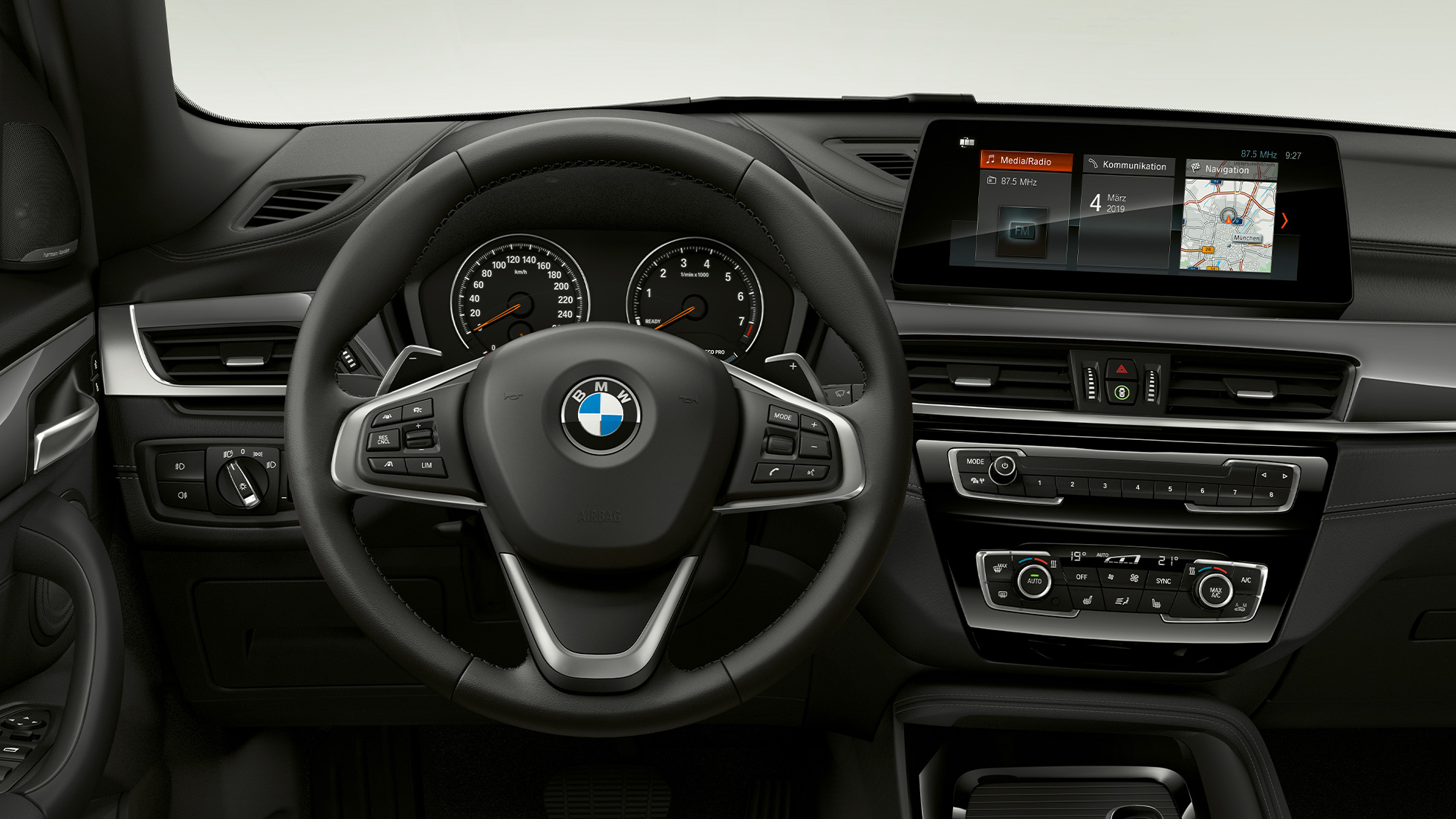 BMW X1, Модел xLine, интериор BMW X1, Модел xLine, интериор с фокус върху кокпита