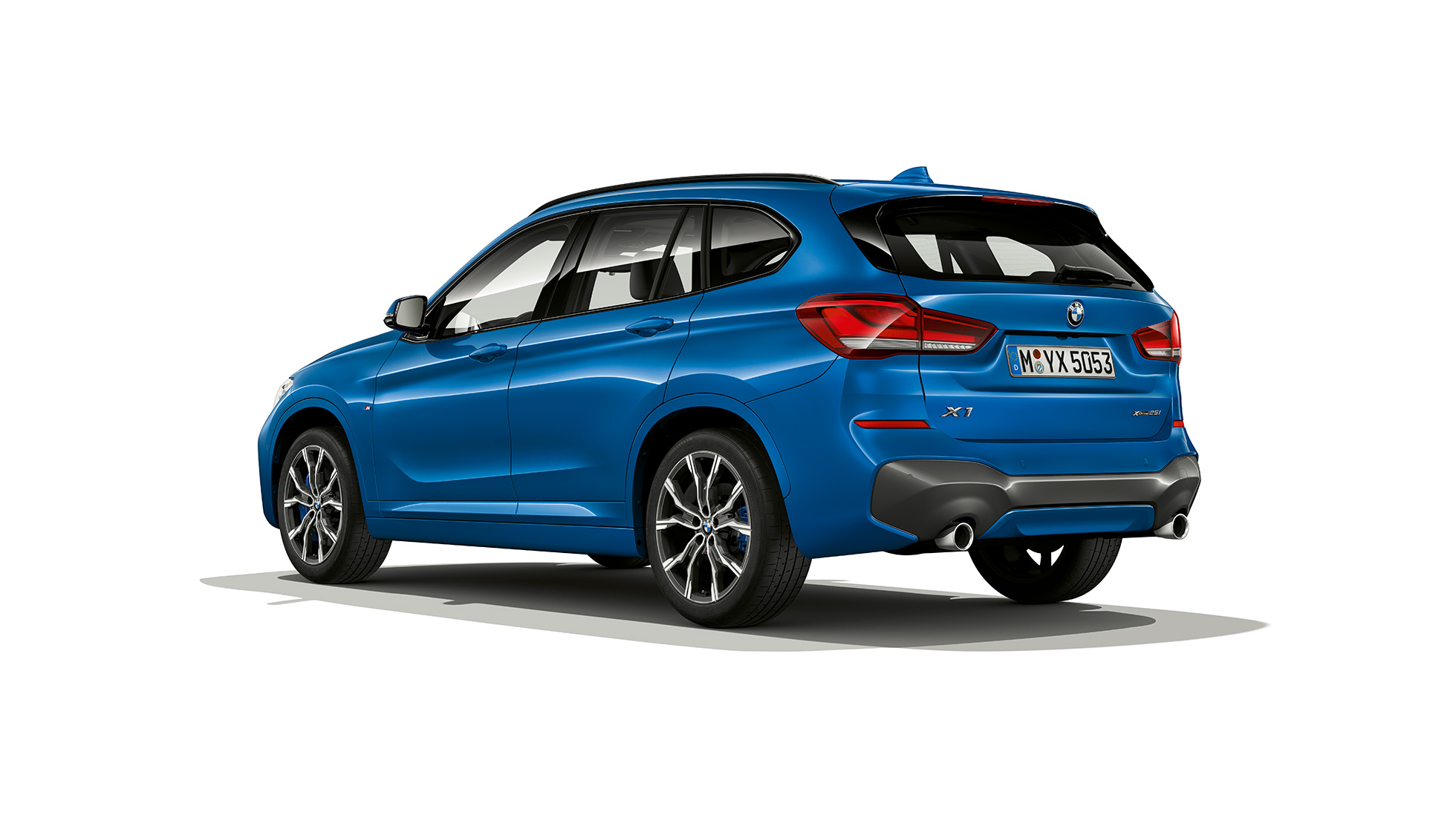 BMW X1, Модел M Sport, три четвърти снимка отзад BMW X1, Модел M Sport, три четвърти снимка отзад в студио