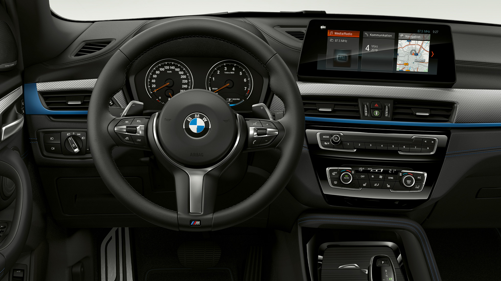 BMW X1, Модел M Sport, интериор BMW X1, Модел M Sport, интериор с фокус върху кокпита