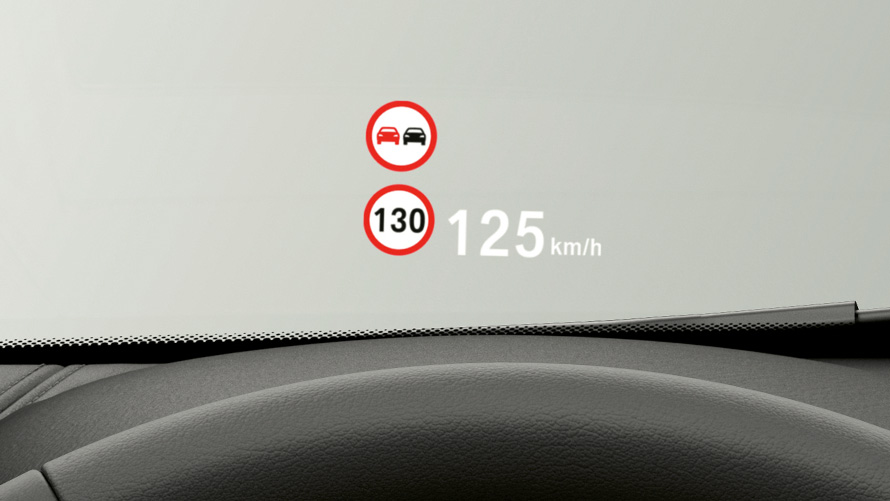 BMW X1, BMW Head-up дисплей. BMW X1, интериор, с поглед към BMW Head-up дисплея.