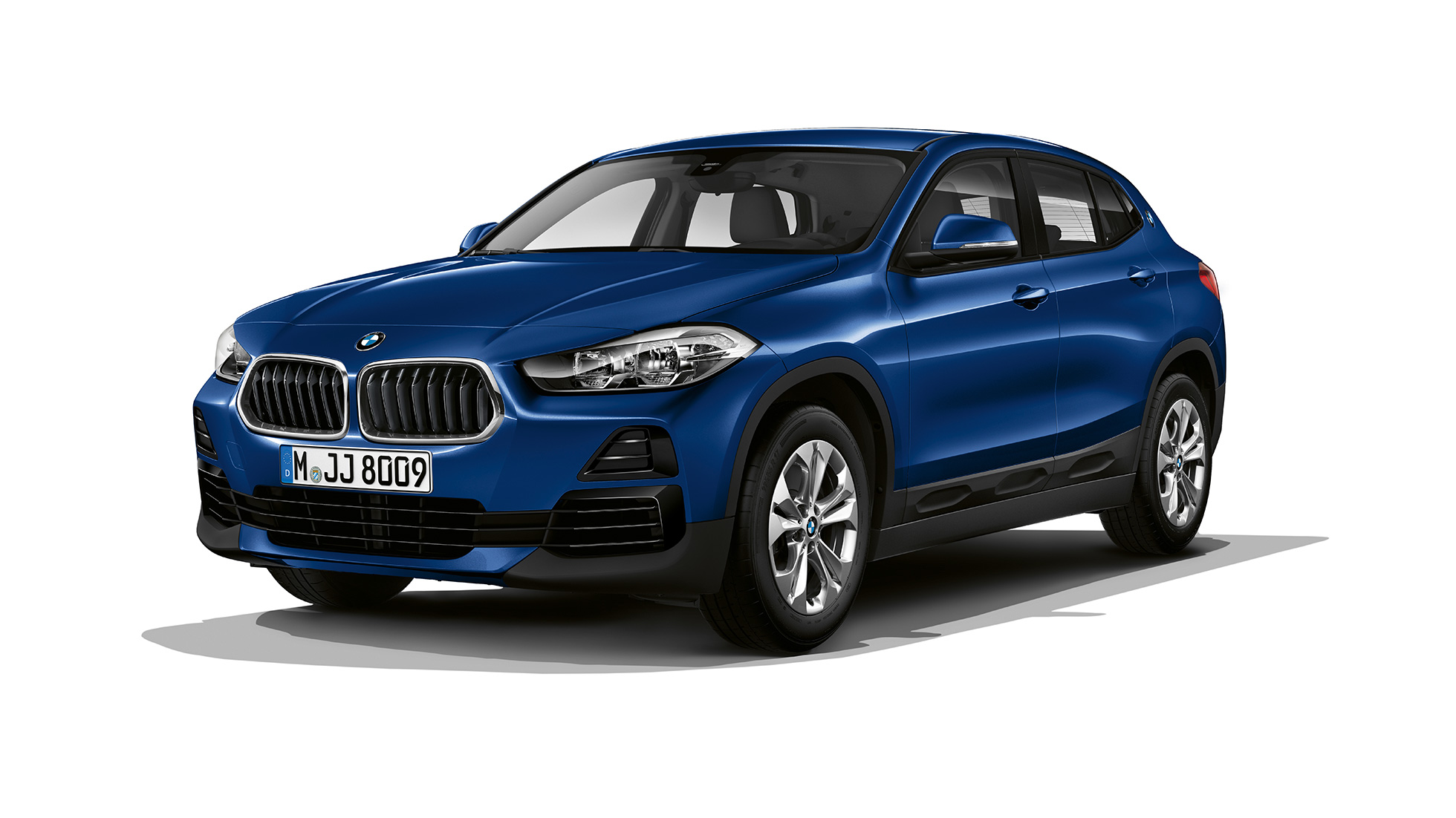 Три четвърти изглед отпред BMW X2 sDrive20i Модел Advantage BMW X2 sDrive20i Модел Advantage 2018 F39 Mediterranean Blue metallic три четвърти изглед отпред