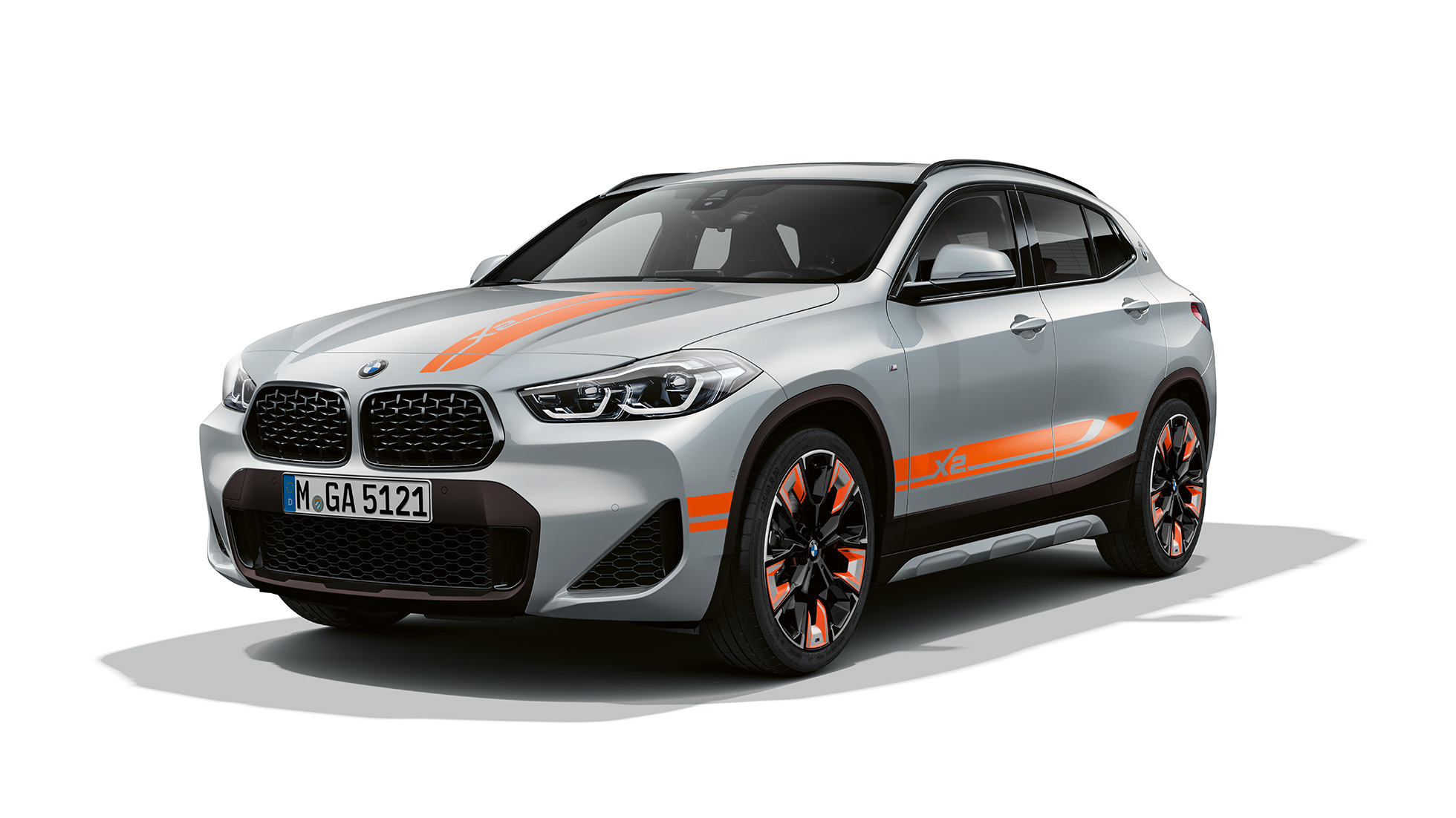 Три четвърти изглед отпред BMW X2 Модел Edition M Mesh BMW X2 Модел Edition M Mesh 2020 F39 Brooklyn Grey три четвърти изглед отпред