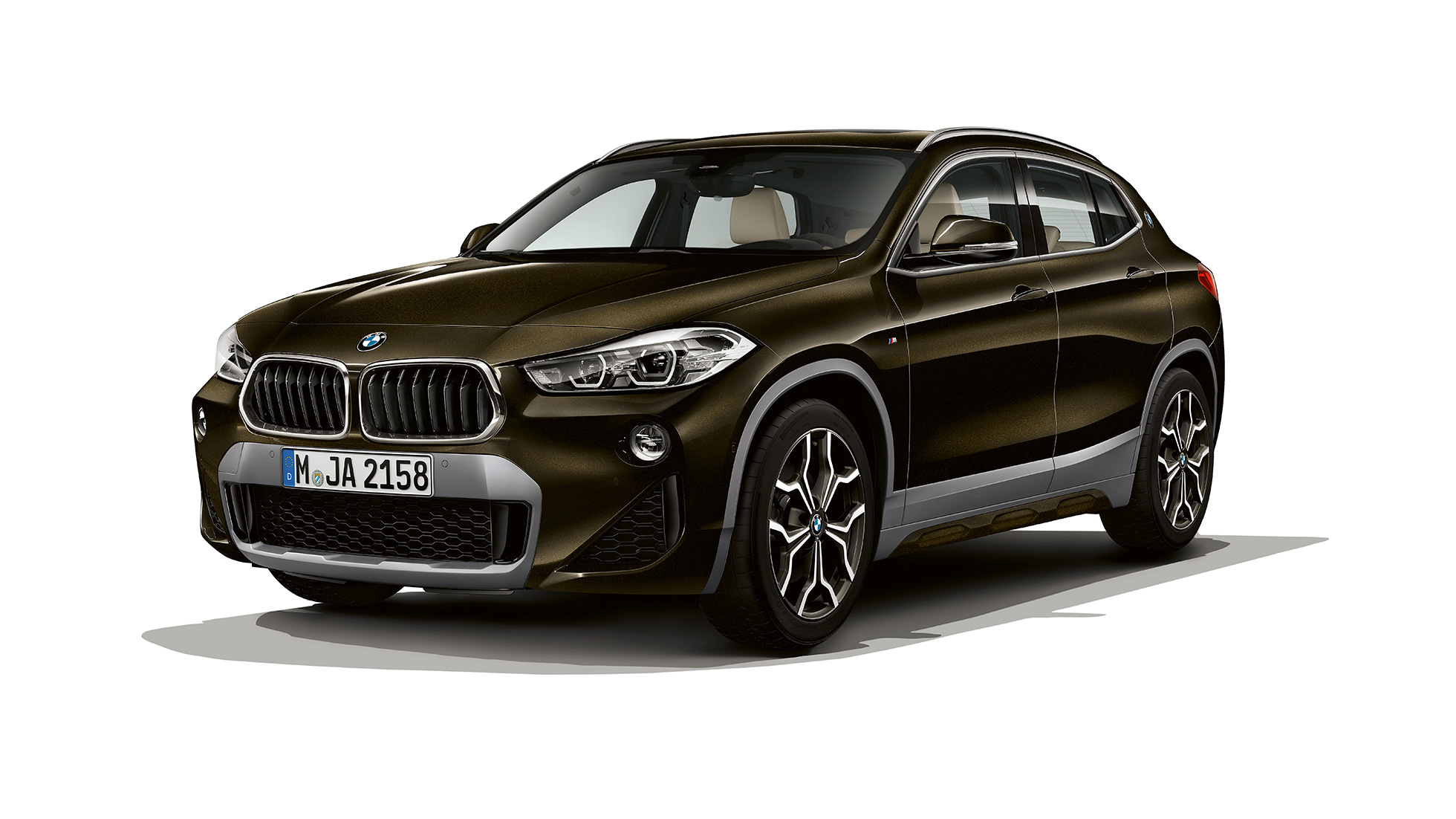 Три четвърти изглед отпред BMW X2 sDrive20i Модел M Sport Х BMW X2 sDrive20i Модел M Sport Х 2018 F39 Sparkling Storm brilliant effect metallic три четвърти изглед отпред