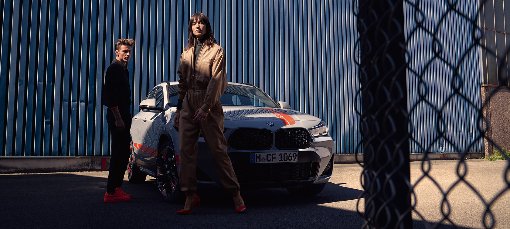 Три четвърти изглед отпред BMW X2 F39 Три четвърти изглед отпред BMW X2 2020 F20 Brooklyn Grey