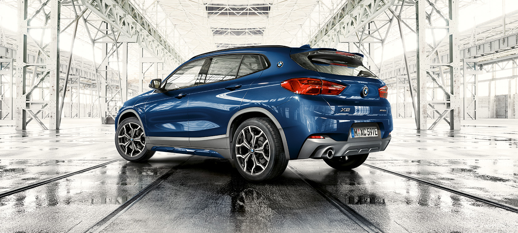 Три четвърти изглед отзад BMW X2 xDrive25e BMW X2 xDrive25e Plug-in хибрид F39 2020 три четвърти изглед отзад