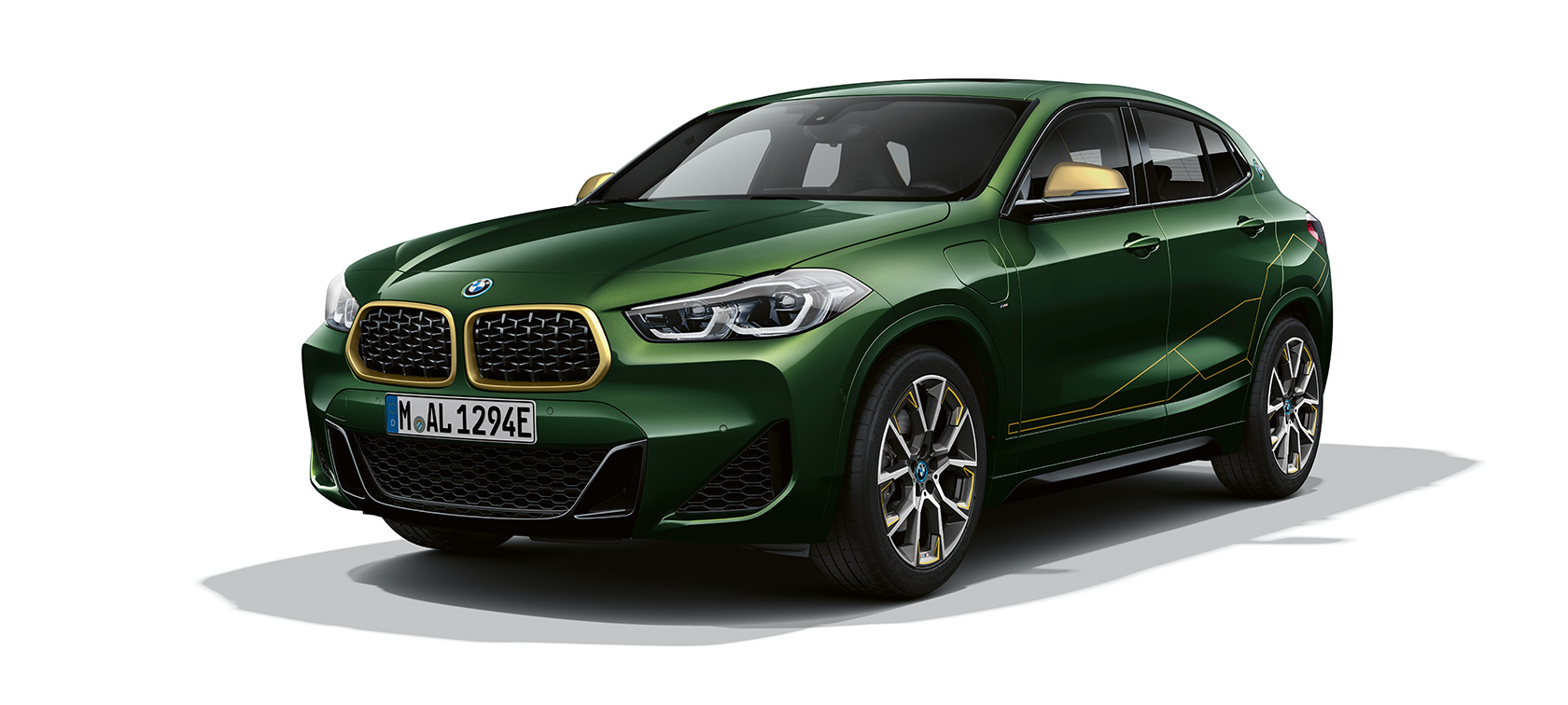 Три четвърти изглед отпред BMW X2 F39 Три четвърти изглед отпред BMW X2 F39 Sanremo Green metallic