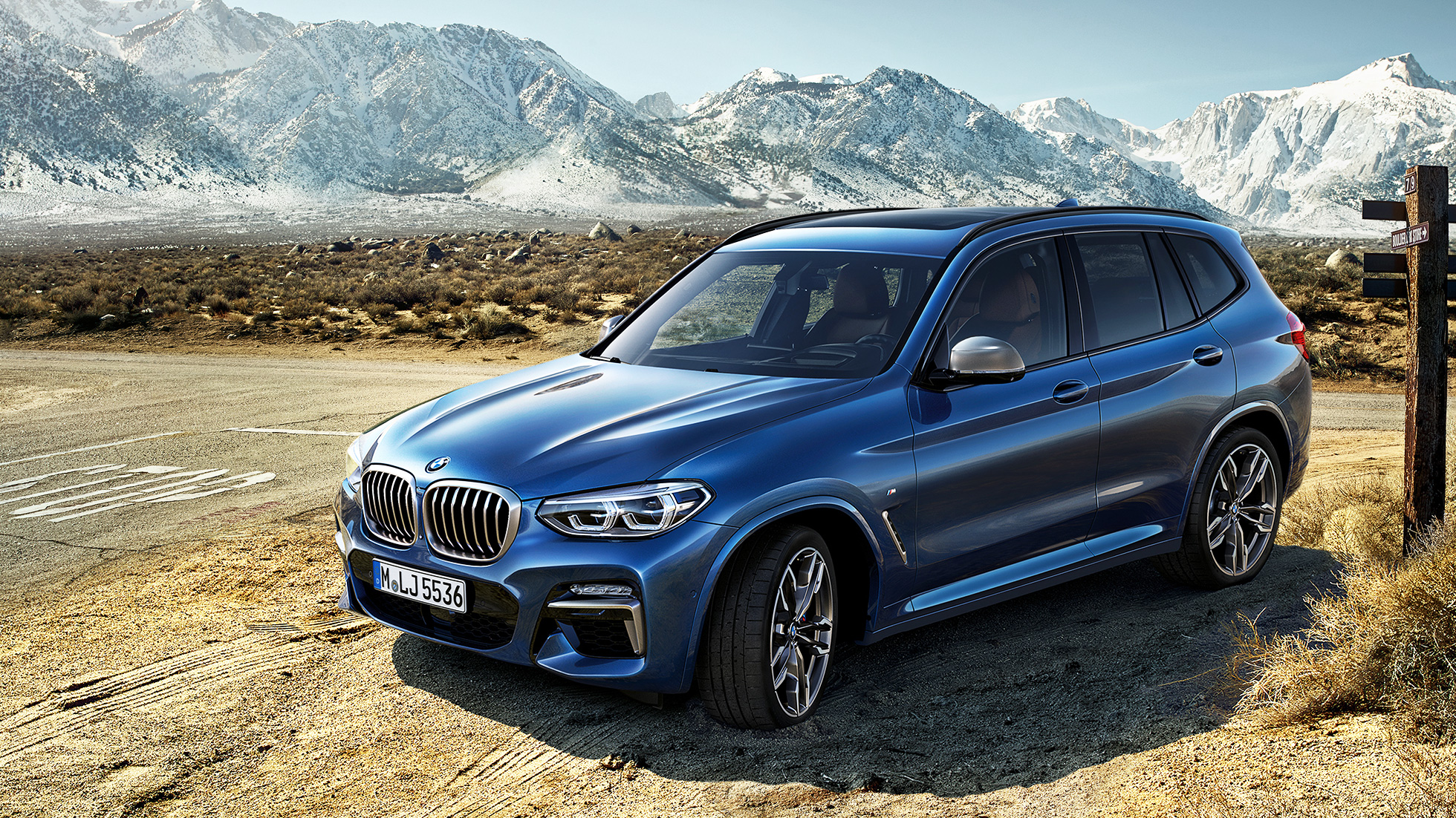 BMW X3 M40i, три четвърти снимка отпред в планините BMW X3 M40i, три четвърти снимка отпред в планините