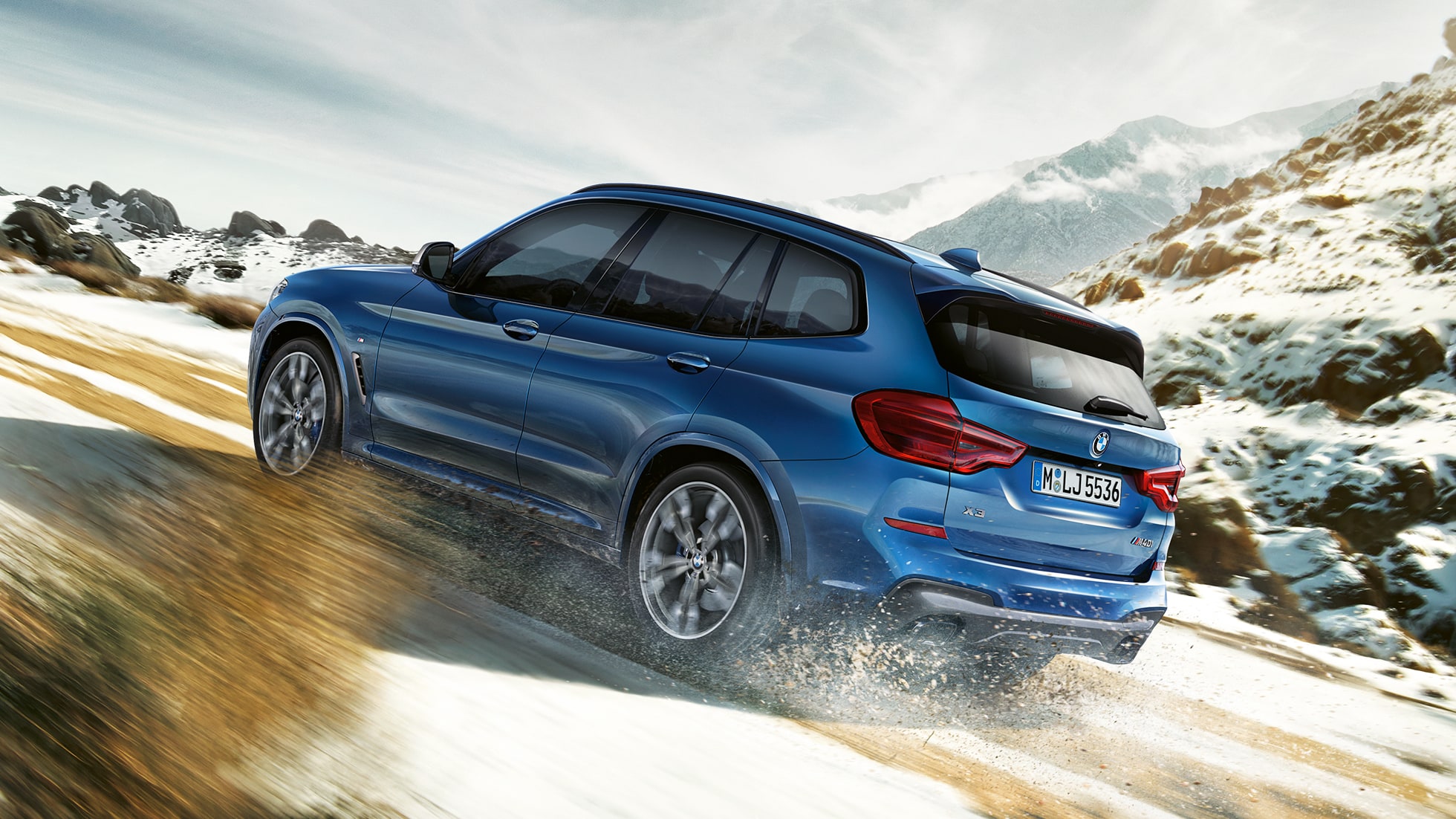 BMW X3 M40i при движение в планината BMW X3 M40i при движение в планината