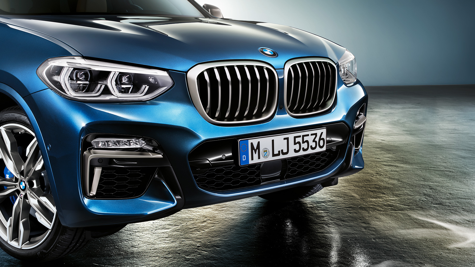BMW X3 M40i, предна броня и бъбрековидна радиаторна решетка BMW X3 M40i, предна броня и бъбрековидна радиаторна решетка