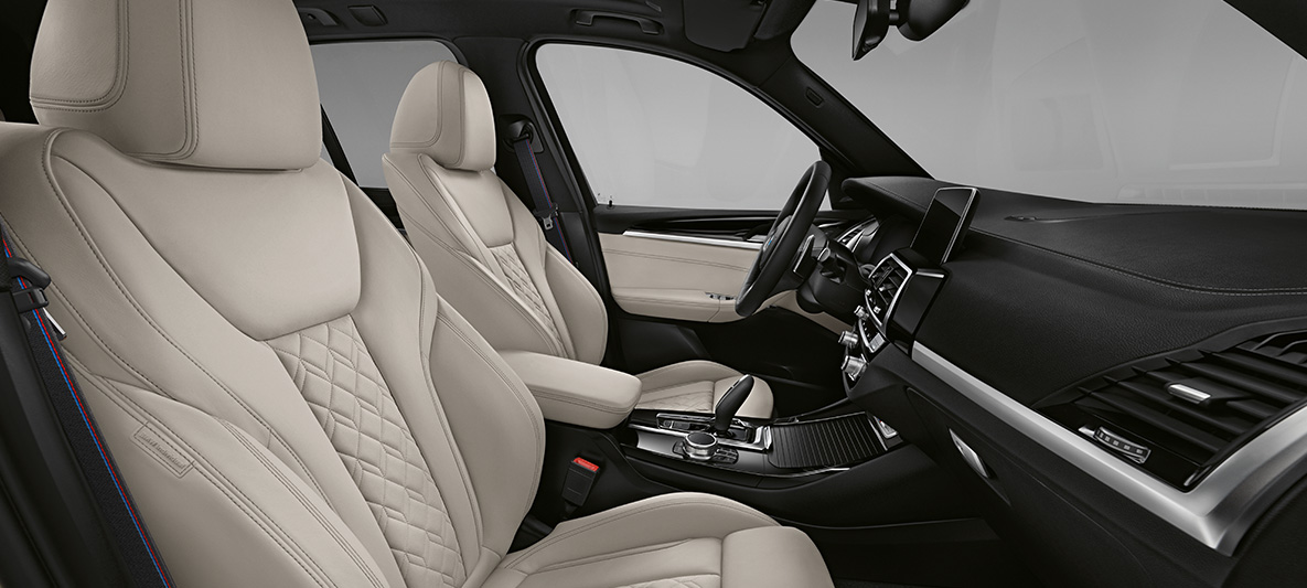 BMW X3, кожена тапицерия с фина структура BMW Individual 'Merino' в цвят Ivory White с разширен обхват BMW X3, кожена тапицерия с фина структура BMW Individual 'Merino' в цвят Ivory White с разширен обхват