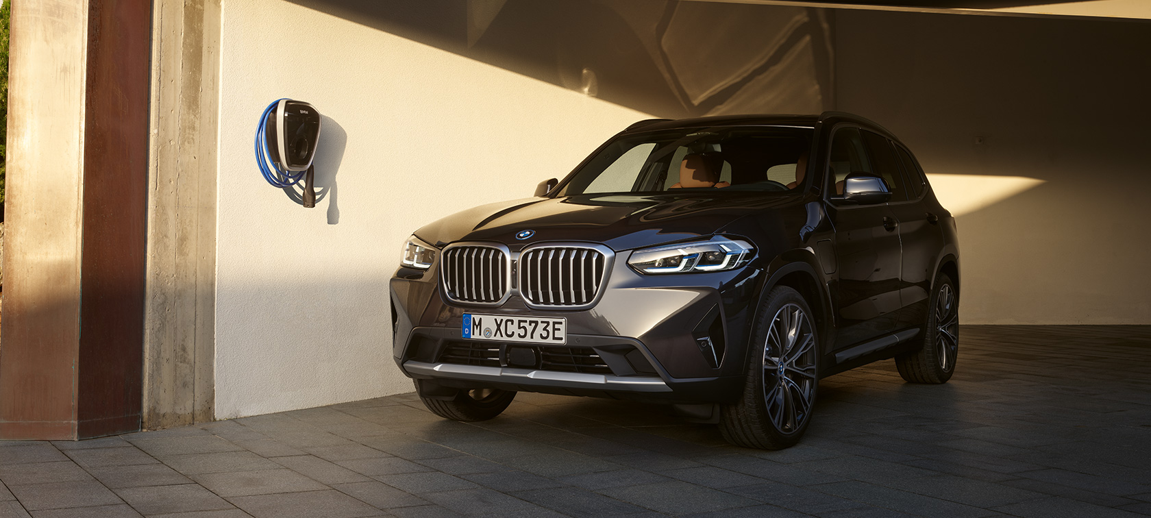 Plug-in хибрид BMW X3 xDrive30e G01 Sophisto Grey 2021 Plug-in хибрид BMW X3 xDrive30e G01 Sophisto Grey три четвърти изглед отпред в покой 2021