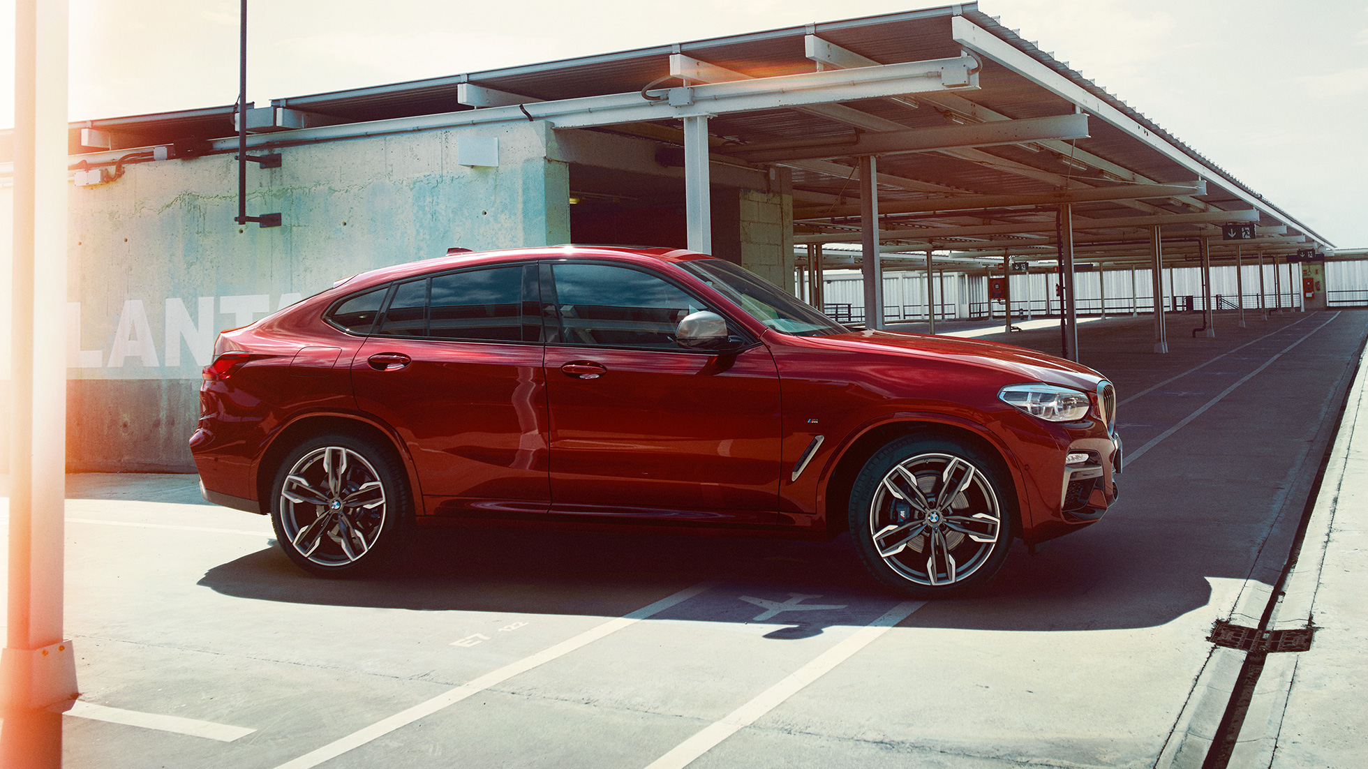 Спортен силует BMW X4 Спортен силует BMW X4 M40i G02 2018 Flamenco Red brilliant effect изглед отстрани
