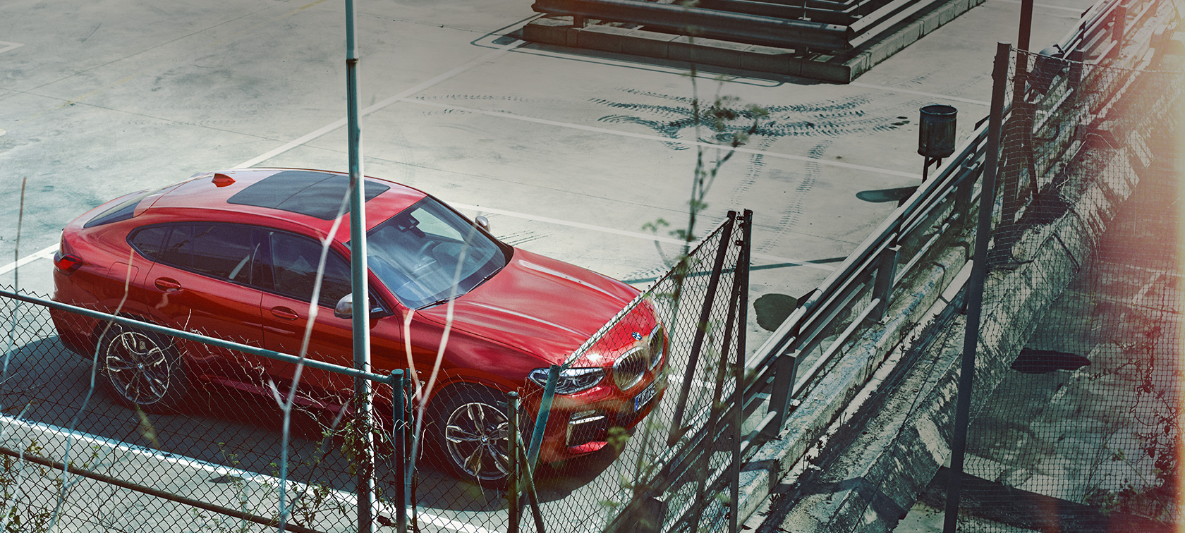 BMW X4, паркирано BMW X4 G02 2018 Flamenco Red brilliant effect, паркирано, от перспектива птичи поглед