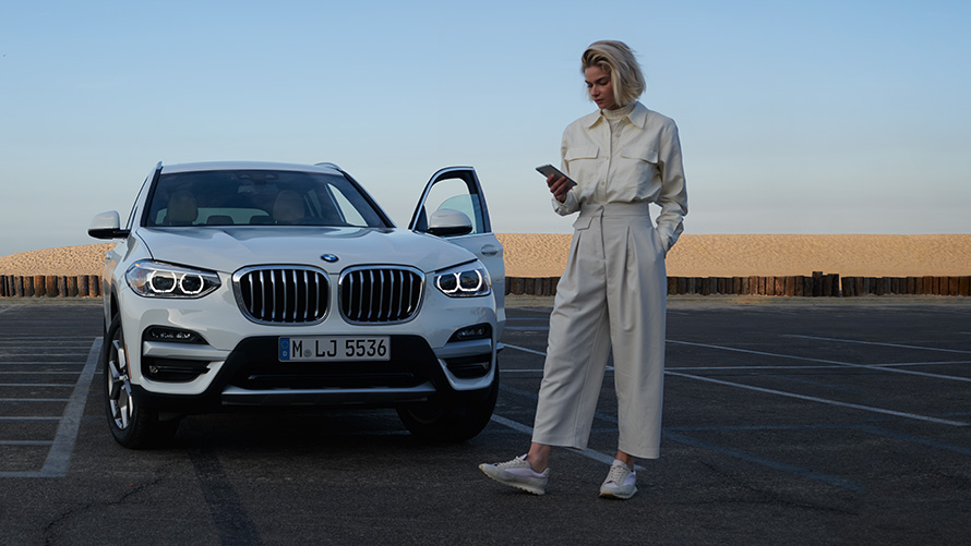 BMW X4 G02 брошура App 2021 BMW X4 G02 Kataloge App жена до BMW 2021